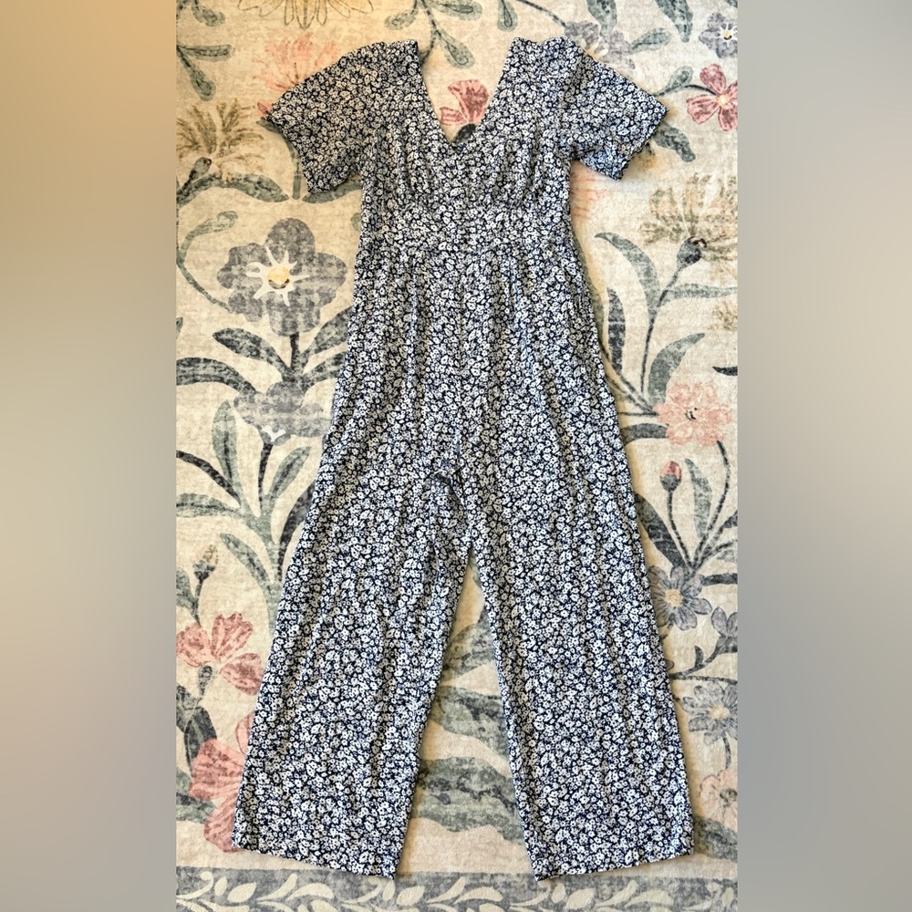 Old Navy Black & White Floral Short-Sleeve Jumpsuit